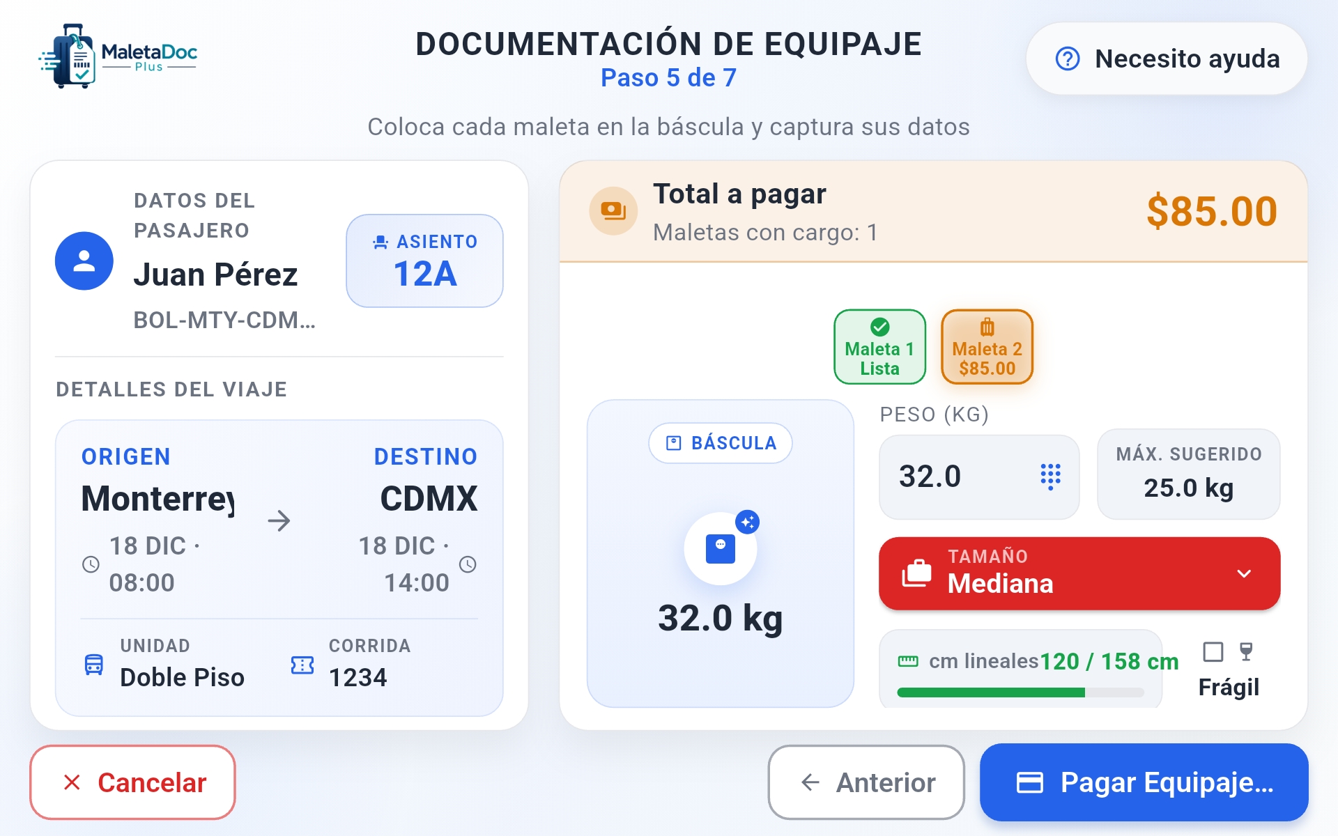 Pesaje de equipaje en la báscula integrada del kiosco MaletaDoc Plus